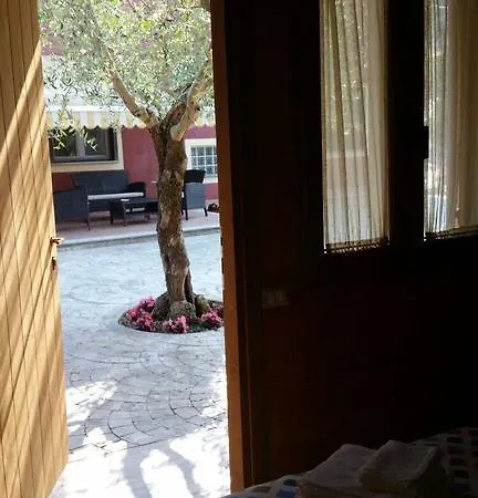 Bed & Breakfast Lo Scoiattolo Del Pollino 4*